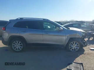 2017 Jeep Cherokee Limited with VIN 1C4PJLDB1HW517745, listed as a IAAI auction lot 41401733 with 121,736 mi miles. Bid and sale history available at carsss.com. Image 14.