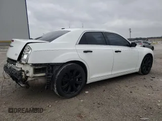 2013 Chrysler 300 S z VIN 2C3CCAGG1DH590552, wystawiony jako Copart lot #83837574 z przebiegiem 213 704 mil mil oraz Nie do naprawy • Non repairable. Historia ofert i sprzedaży dostępna na DreamBid. Obrazek 3.