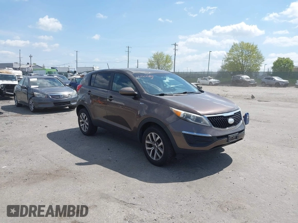 2014 Kia Sportage LX with VIN KNDPBCAC4E7629701, listed as a IAAI auction lot 42097140 with 183,552 mi miles and . Bid and sale history available at carsss.com. Image 1.