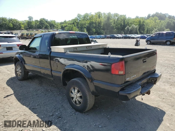 2003 GMC Sonoma SLS z VIN 1GTCT19X738236077, wystawiony jako Copart lot #68765694 z przebiegiem 224 623 mil mil oraz Nie do naprawy • Non repairable. Historia ofert i sprzedaży dostępna na DreamBid. Obrazek 2.