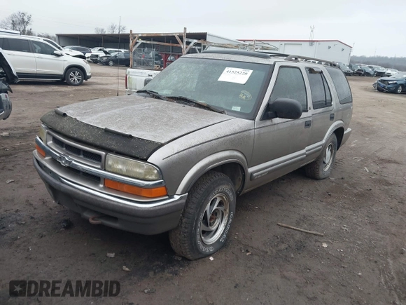 2000 Chevrolet Blazer LT z VIN 1GNDT13WXY2214421, wystawiony jako IAAI lot #41525220 z przebiegiem Nie podano mil oraz . Historia ofert i sprzedaży dostępna na DreamBid. Obrazek 2.