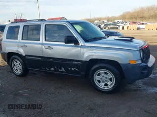 2010 Jeep Patriot Sport z VIN 1J4NF2GB2AD547301, wystawiony jako IAAI lot #41800894 z przebiegiem 147 351 mil mil oraz . Historia ofert i sprzedaży dostępna na DreamBid. Obrazek 13.