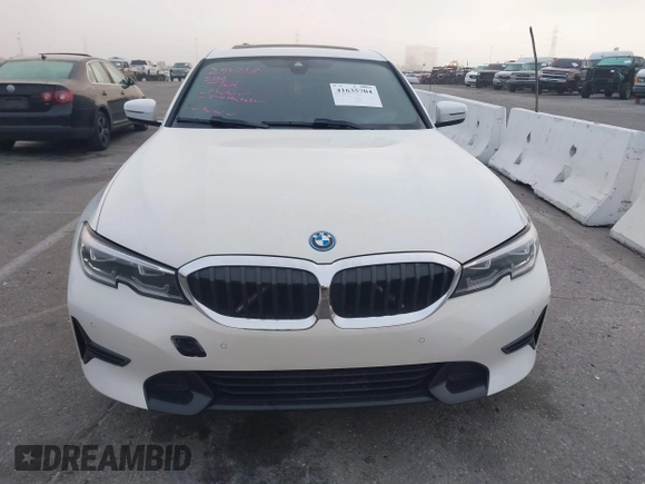 2022 BMW 3 Series 330e with VIN 3MW5P7J04N8C40865, listed as a IAAI auction lot 41635704 with 44,929 mi miles. Bid and sale history available at carsss.com. Image 12.
