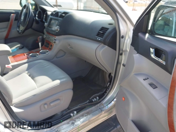 2010 Toyota Highlander Limited with VIN 5TDDK3EH3AS030488, listed as a IAAI auction lot 41695234 with 204,046 mi miles and . Bid and sale history available at DreamBid. Image 5.