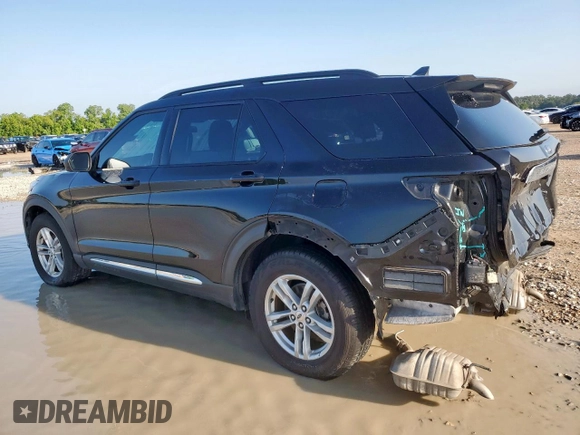 2022 Ford Explorer XLT with VIN 1FMSK7DH1NGA35734, listed as a Copart auction lot 58496155 with 60,526 mi miles and Salvage title. Bid and sale history available at DreamBid. Image 2.