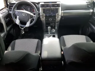 2024 Toyota 4Runner SR5 z VIN JTEMU5JR4R6284870, wystawiony jako Copart lot #56626445 z przebiegiem 20 658 mil mil oraz Szkoda całkowita • Salvage title. Historia ofert i sprzedaży dostępna na DreamBid. Obrazek 8.