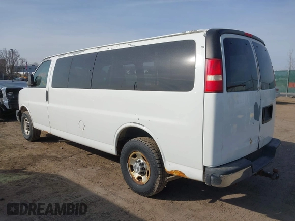 2007 Chevrolet Express Passenger z VIN 1GAHG39U571200083, wystawiony jako IAAI lot #41763512 z przebiegiem 288 421 mil mil oraz . Historia ofert i sprzedaży dostępna na DreamBid. Obrazek 3.