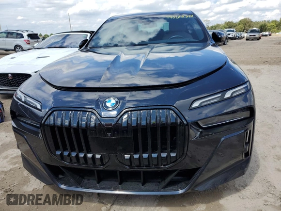 2024 BMW 7 Series 740i z VIN WBA23EH00RCP83346, wystawiony jako Copart lot #74360314 z przebiegiem Nie podano mil oraz Nie do naprawy • Non repairable. Historia ofert i sprzedaży dostępna na DreamBid. Obrazek 5.