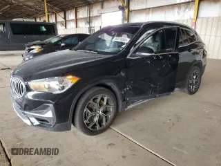 2021 BMW X1 sDrive28i z VIN WBXJG7C02M5S30154, wystawiony jako Copart lot #56076565 z przebiegiem 57 671 mil mil oraz Tytuł czysty. Historia ofert i sprzedaży dostępna na DreamBid. Obrazek 1.