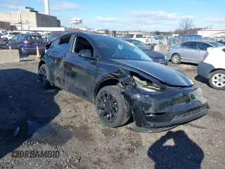 2025 Tesla Model Y Long Range with VIN 7SAYGDED7SF229722, listed as a IAAI auction lot 41330526 with 2,901 mi miles and . Bid and sale history available at DreamBid. Image 1.