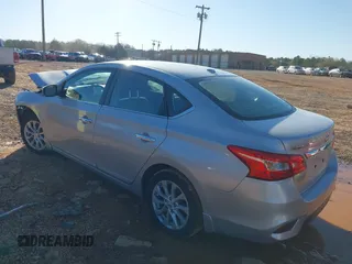 2018 Nissan Sentra SV z VIN 3N1AB7AP3JL630010, wystawiony jako IAAI lot #41812567 z przebiegiem 61 593 mil mil oraz . Historia ofert i sprzedaży dostępna na DreamBid. Obrazek 3.