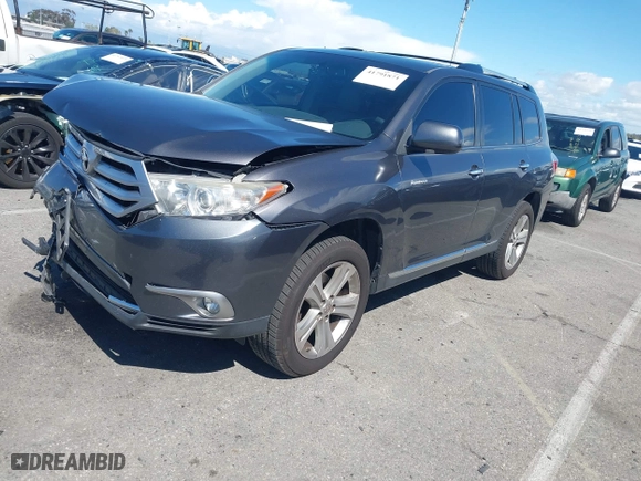 2013 Toyota Highlander Limited with VIN 5TDYK3EH5DS113166, listed as a IAAI auction lot 41791871 with 130,241 mi miles. Bid and sale history available at carsss.com. Image 17.