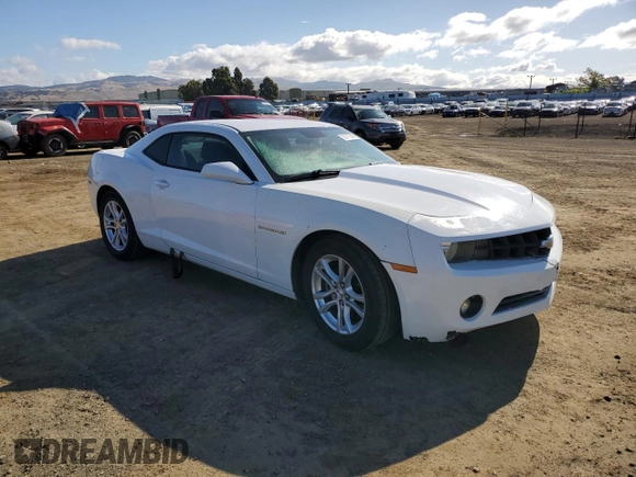 2013 Chevrolet Camaro LS z VIN 2G1FA1E39D9137510, wystawiony jako Copart lot #56770245 z przebiegiem 139 309 mil mil oraz Szkoda całkowita • Salvage title. Historia ofert i sprzedaży dostępna na DreamBid. Obrazek 4.