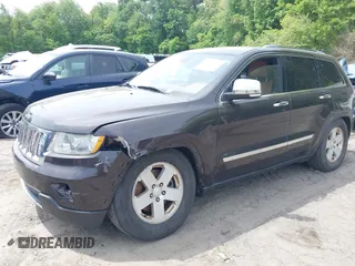 2011 Jeep Grand Cherokee Overland z VIN 1J4RR6GT2BC700758, wystawiony jako IAAI lot #42260235 z przebiegiem 98 609 mil mil oraz . Historia ofert i sprzedaży dostępna na DreamBid. Obrazek 17.