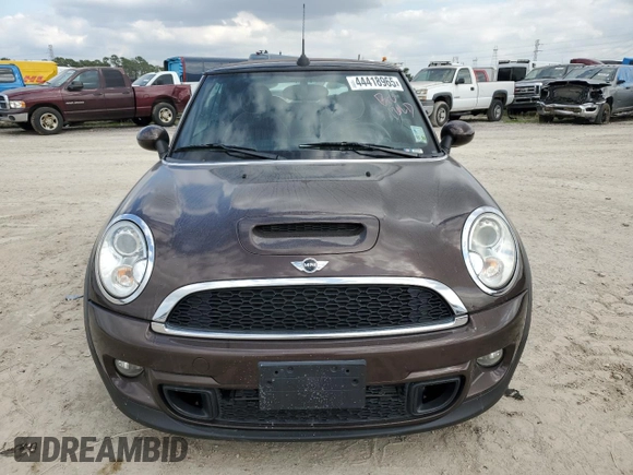 2011 MINI Convertible S with VIN WMWZP3C58BTX83725, listed as a Copart auction lot 44418965 with 45,401 mi miles and Salvage title. Bid and sale history available at DreamBid. Image 5.