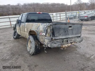 2003 Chevrolet Silverado 1500 LS with VIN 2GCEK19T831156203, listed as a IAAI auction lot 41513601 with 171,586 mi miles. Bid and sale history available at carsss.com. Image 3.