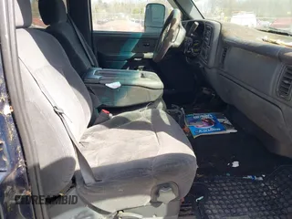 2002 Chevrolet Silverado 2500HD LS with VIN 1GCHK23U52F128404, listed as a IAAI auction lot 42079138 with 153,613 mi miles. Bid and sale history available at carsss.com. Image 5.