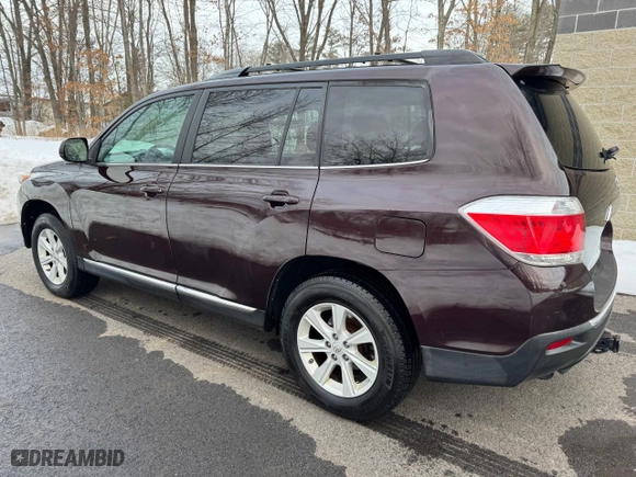 2012 Toyota Highlander with VIN 5TDBK3EH0CS163073, listed as a Copart auction lot 46930795 with 147,444 mi miles and Clean Title. Bid and sale history available at carsss.com. Image 3.