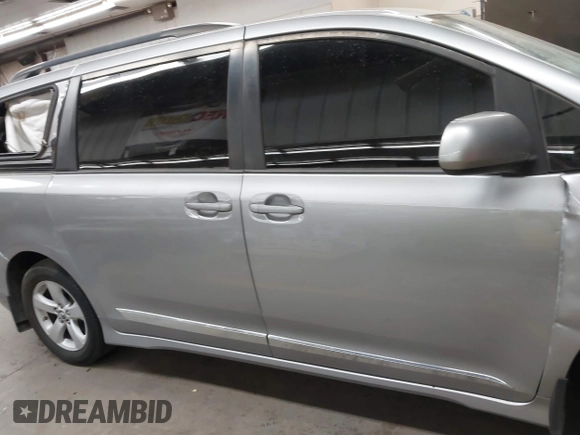 2018 Toyota Sienna LE Auto Access Seat with VIN 5TDKZ3DC3JS913564, listed as a IAAI auction lot 41657326 with 107,166 mi miles and . Bid and sale history available at DreamBid. Image 13.