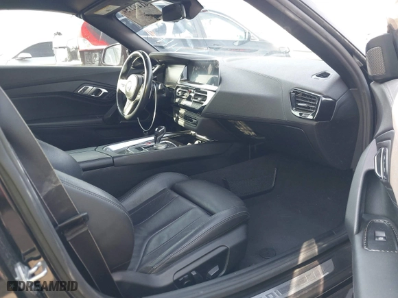 2022 BMW Z4 sDriveM40i with VIN WBAHF9C08NWX38258, listed as a IAAI auction lot 41462157 with 43,534 mi miles. Bid and sale history available at carsss.com. Image 5.