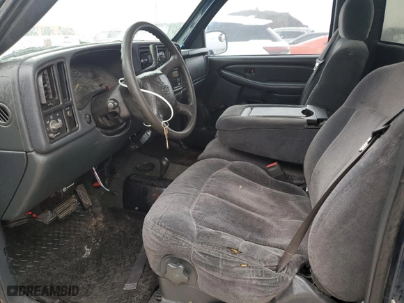 2000 Chevrolet Silverado 1500 with VIN 1GCEK14V9YZ235077, listed as a Copart auction lot 43021105 with 172,099 mi miles and Salvage Title. Bid and sale history available at carsss.com. Image 7.