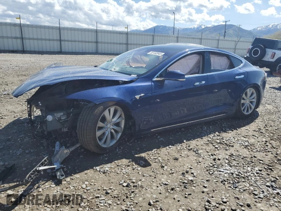 2017 Tesla Model S 100D z VIN 5YJSA1E27HF204491, wystawiony jako Copart lot #55160945 z przebiegiem 57 059 mil mil oraz Szkoda całkowita • Salvage title. Historia ofert i sprzedaży dostępna na DreamBid. Obrazek 1.