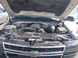 2006 Chevrolet Silverado 1500 Work Truck with VIN 1GCEC14V16E144581, listed as a IAAI auction lot 41368021 with 268,321 mi miles. Bid and sale history available at carsss.com. Image 10.