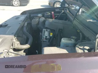 2008 Chevrolet Silverado 1500 1LT z VIN 1GCEC19028Z129340, wystawiony jako IAAI lot #43340487 z przebiegiem 233 839 mil mil oraz . Historia ofert i sprzedaży dostępna na DreamBid. Obrazek 22.