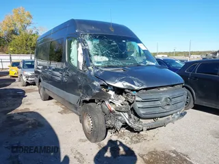 2019 Mercedes-Benz Sprinter Cargo z VIN WD4PF1CDXKP124391, wystawiony jako IAAI lot #40734786 z przebiegiem 108 238 mil mil oraz . Historia ofert i sprzedaży dostępna na DreamBid. Obrazek 1.