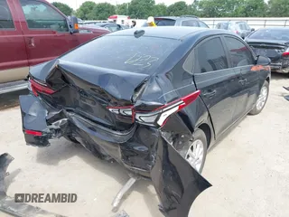 2018 Hyundai Accent SE z VIN 3KPC24A31JE010519, wystawiony jako IAAI lot #42241964 z przebiegiem 18 394 mil mil oraz . Historia ofert i sprzedaży dostępna na DreamBid. Obrazek 4.