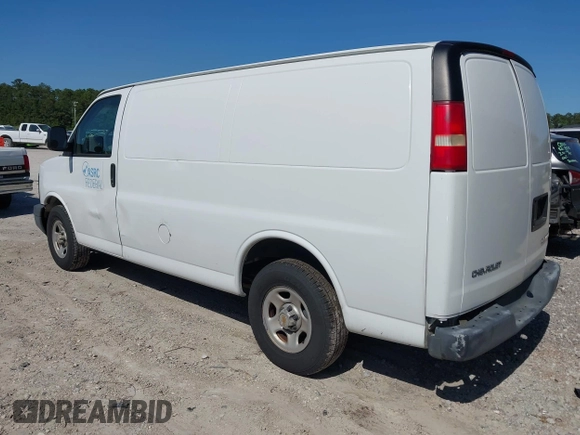 2004 Chevrolet Express Cargo z VIN 1GCFG15T141189899, wystawiony jako IAAI lot #42134101 z przebiegiem 191 632 mil mil oraz . Historia ofert i sprzedaży dostępna na DreamBid. Obrazek 3.