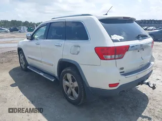 2012 Jeep Grand Cherokee Overland with VIN 1C4RJECT8CC195064, listed as a IAAI auction lot 41860187 with 241,367 mi miles. Bid and sale history available at carsss.com. Image 3.