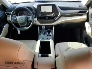 2024 Toyota Highlander LE z VIN 5TDKDRAH9RS548529, wystawiony jako Copart lot #53493205 z przebiegiem 16 627 mil mil oraz Szkoda całkowita • Salvage title. Historia ofert i sprzedaży dostępna na DreamBid. Obrazek 8.