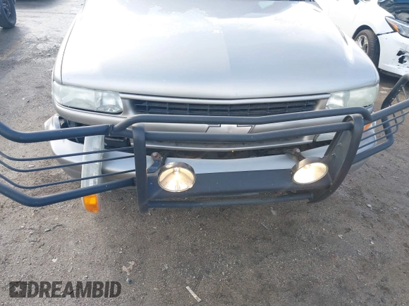 2002 Chevrolet Suburban Z71 with VIN 3GNFK16T32G267554, listed as a IAAI auction lot 41359504 with 186,058 mi miles. Bid and sale history available at carsss.com. Image 15.