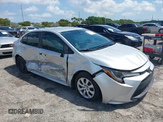2025 Toyota Corolla LE z VIN 5YFB4MDE6SP236302, wystawiony jako IAAI lot #41941239 z przebiegiem 8 592 mil mil oraz . Historia ofert i sprzedaży dostępna na DreamBid. Obrazek 1.