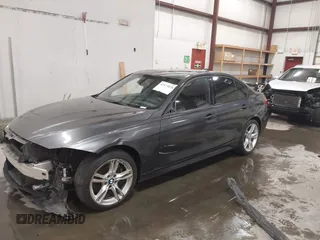 2013 BMW 3 Series 328i xDrive z VIN WBA3B3C55DJ812164, wystawiony jako IAAI lot #42473028 z przebiegiem 140 928 mil mil oraz . Historia ofert i sprzedaży dostępna na DreamBid. Obrazek 20.