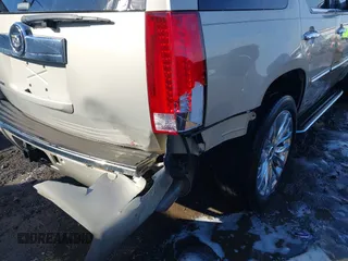 2007 Cadillac Escalade z VIN 1GYFK63857R338177, wystawiony jako IAAI lot #41615600 z przebiegiem 155 755 mil mil oraz . Historia ofert i sprzedaży dostępna na DreamBid. Obrazek 6.