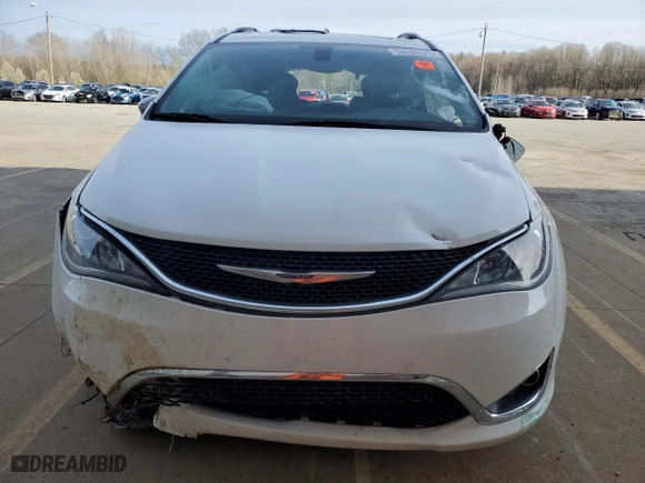 2017 Chrysler Pacifica Limited with VIN 2C4RC1GG4HR838217, listed as a Copart auction lot 50088525 with 103,905 mi miles and Salvage Title. Bid and sale history available at carsss.com. Image 5.