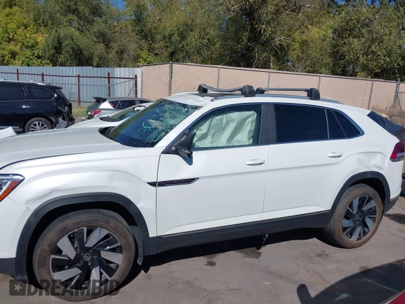 2024 Volkswagen Atlas SEL with VIN 1V2BE2CA1RC232515, listed as a IAAI auction lot 40441892 with 3,641 mi miles and . Bid and sale history available at DreamBid. Image 14.