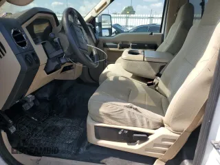 2008 Ford F-350 z VIN 1FTSF31R18EE09452, wystawiony jako Copart lot #66948814 z przebiegiem Nie podano mil oraz Szkoda całkowita • Salvage title. Historia ofert i sprzedaży dostępna na DreamBid. Obrazek 7.