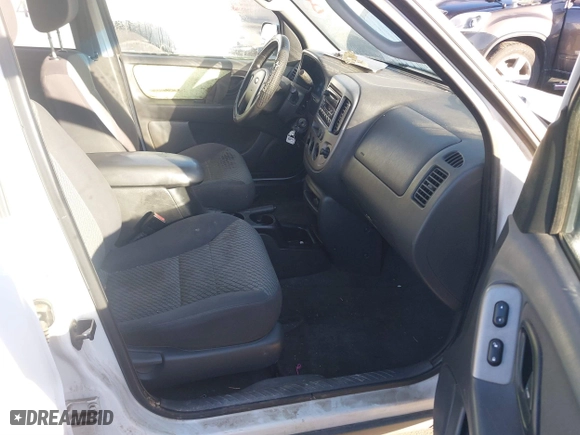 2003 Ford Escape XLT Popular with VIN 1FMYU03193KC46125, listed as a IAAI auction lot 41752254 with 186,929 mi miles. Bid and sale history available at carsss.com. Image 5.