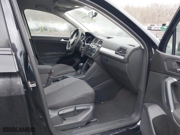 2018 Volkswagen Tiguan S with VIN 3VV1B7AX9JM091210, listed as a IAAI auction lot 41683380 with 63,627 mi miles. Bid and sale history available at carsss.com. Image 5.