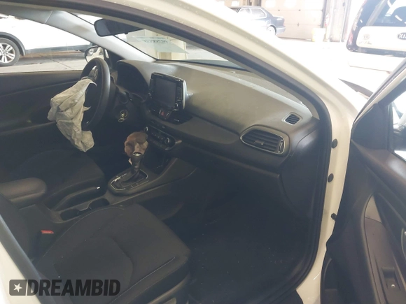 2018 Hyundai Elantra z VIN KMHH35LE0JU029275, wystawiony jako IAAI lot #39288538 z przebiegiem 17 937 mil mil oraz . Historia ofert i sprzedaży dostępna na DreamBid. Obrazek 5.