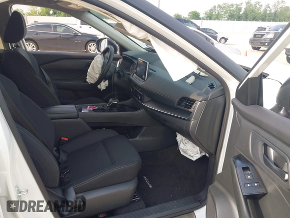 2024 Nissan Rogue S z VIN 5N1BT3AA5RC726064, wystawiony jako IAAI lot #42114661 z przebiegiem 4 306 mil mil oraz . Historia ofert i sprzedaży dostępna na DreamBid. Obrazek 5.