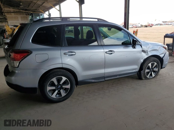 2018 Subaru Forester z VIN JF2SJABC5JH589120, wystawiony jako Copart lot #56571725 z przebiegiem 39 541 mil mil oraz Szkody całkowita. Historia ofert i sprzedaży dostępna na DreamBid. Obrazek 3.