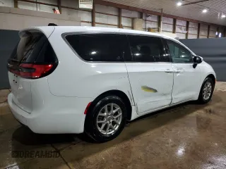 2023 Chrysler Pacifica Touring L z VIN 2C4RC1BG2PR532932, wystawiony jako Copart lot #62172575 z przebiegiem 67 521 mil mil oraz Czysty tytuł • Clean title. Historia ofert i sprzedaży dostępna na DreamBid. Obrazek 3.