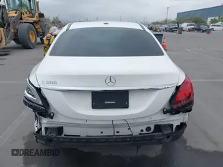 2019 Mercedes-Benz C 300 с VIN 55SWF8DB7KU299640, выставлен на аукционе IAAI как лот 41929870 с пробегом 61 130 миль миль и . История ставок и продаж доступна на DreamBid. Изображение 17.