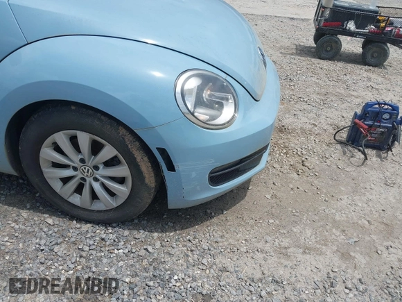 2015 Volkswagen Beetle Fleet Edition z VIN 3VWF17AT5FM611508, wystawiony jako IAAI lot #42441498 z przebiegiem 98 536 mil mil oraz . Historia ofert i sprzedaży dostępna na DreamBid. Obrazek 6.