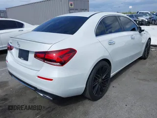 2020 Mercedes-Benz A 220 z VIN WDD3G4EB4LW038378, wystawiony jako IAAI lot #42042782 z przebiegiem 72 198 mil mil oraz . Historia ofert i sprzedaży dostępna na DreamBid. Obrazek 4.