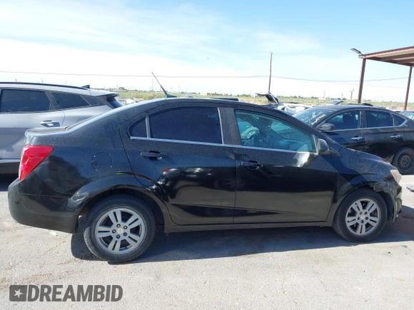 2014 Chevrolet Sonic LT z VIN 1G1JC5SH5E4224501, wystawiony jako IAAI lot #42275218 z przebiegiem 119 370 mil mil oraz . Historia ofert i sprzedaży dostępna na DreamBid. Obrazek 13.